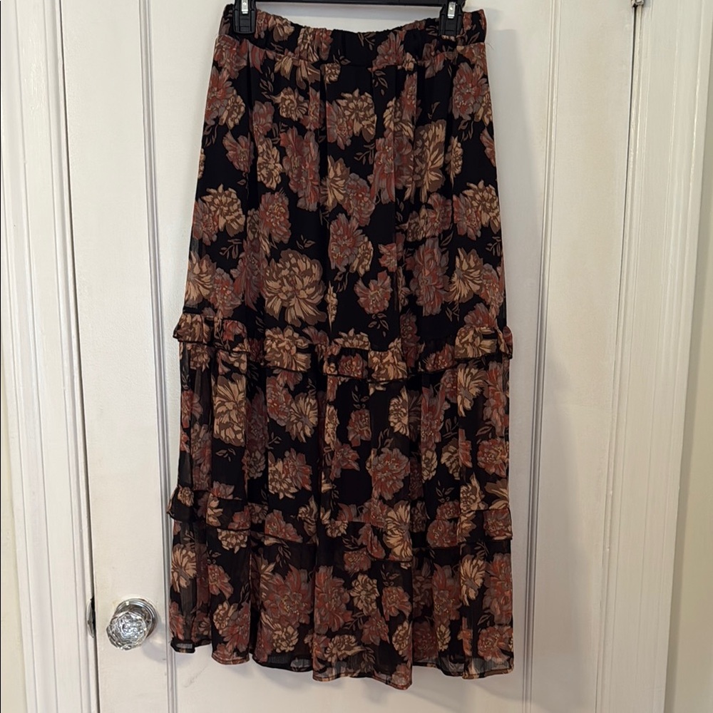Veronica M Black, Tan, Rose Floral Skirt, Size Small NWT